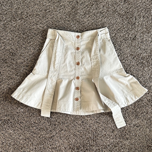 Banana Republic Dresses & Skirts - Banana Republic Beige skirt size 2
